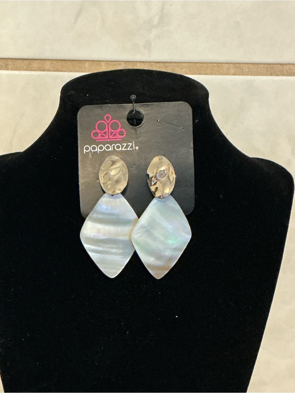 paparazzi Iridescent Shell Drop Earrings - Gold/White